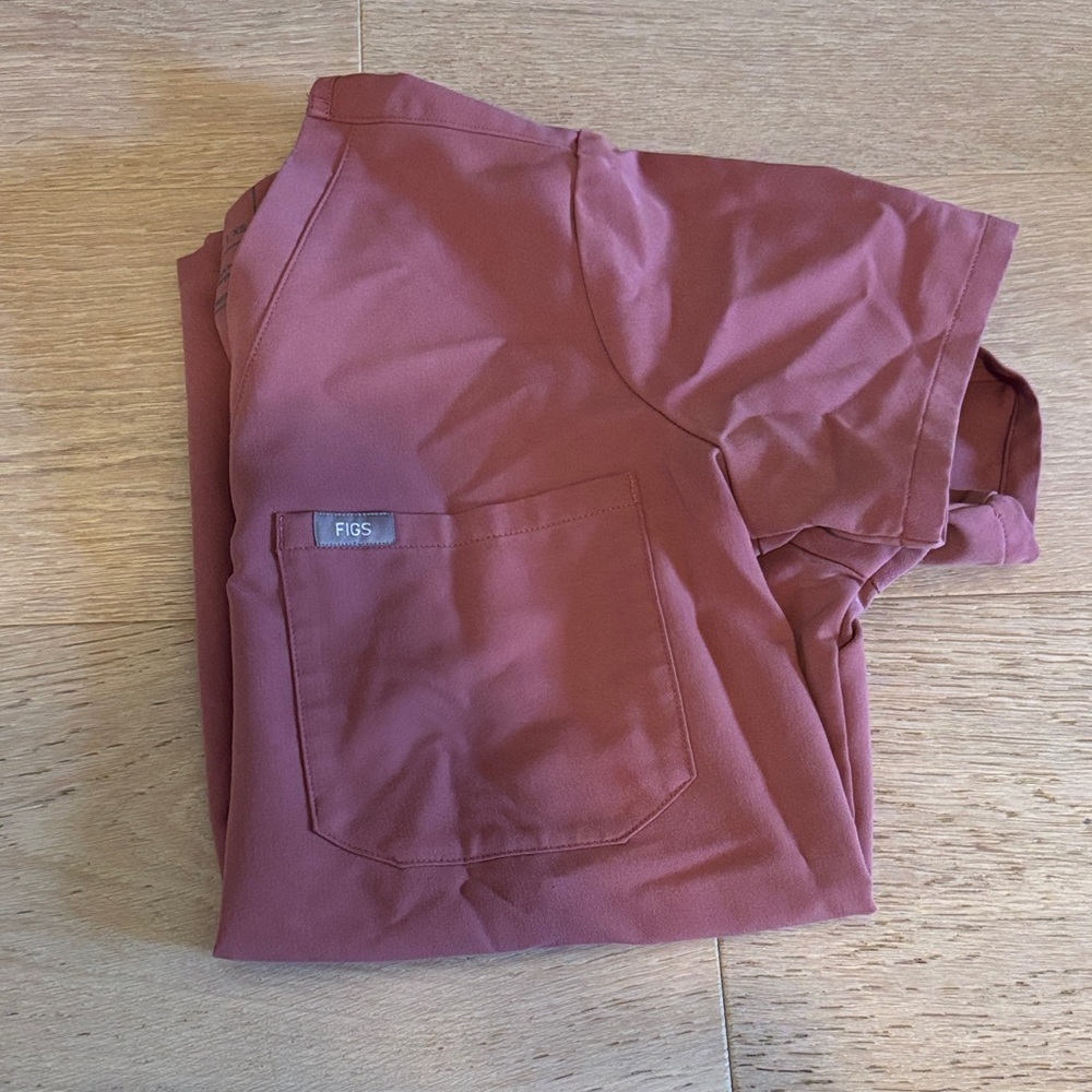 Figs Dusty Rose Scrub Top XS